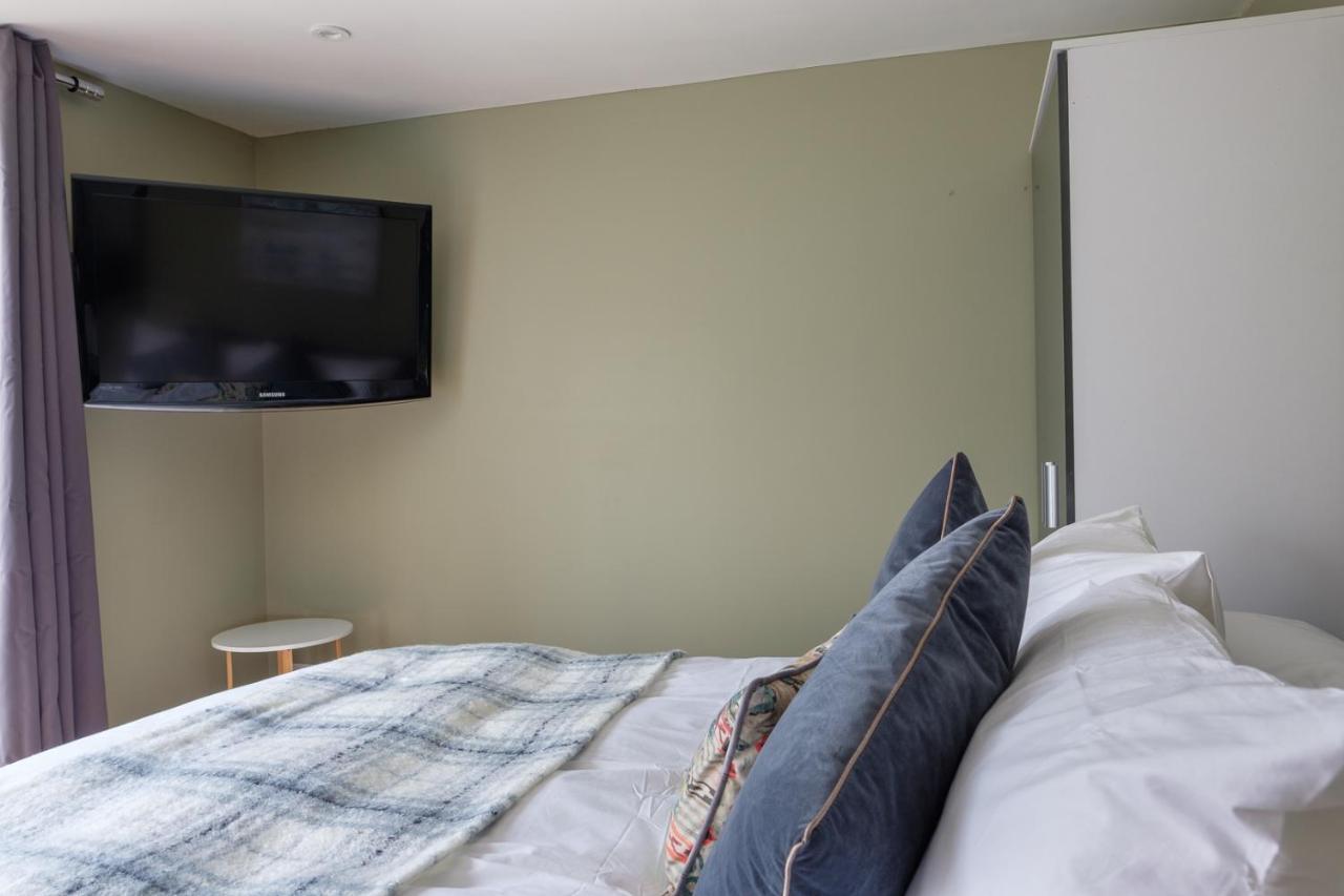 Dickens Suite- Cozy Suite 15Min Close To Gatwick Кролей Экстерьер фото